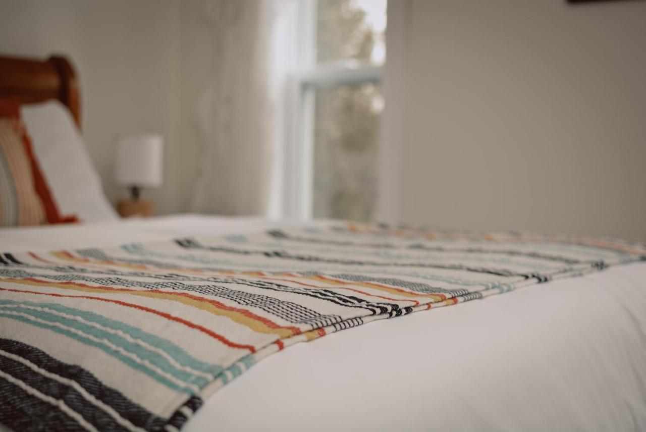 Hill Road Manor Bed & Breakfast 그랜드 폴스 - 윈저 외부 사진