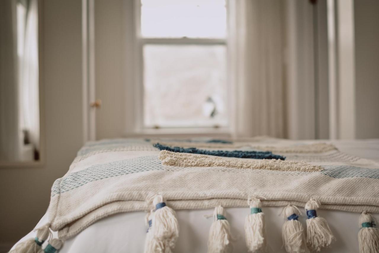 Hill Road Manor Bed & Breakfast 그랜드 폴스 - 윈저 외부 사진