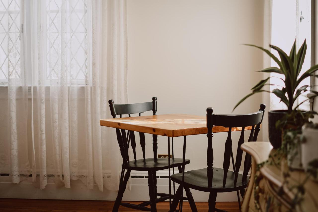 Hill Road Manor Bed & Breakfast 그랜드 폴스 - 윈저 외부 사진